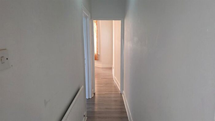 2 Bedroom Flat To Rent In Beachcroft Avenue, Southall, UB1