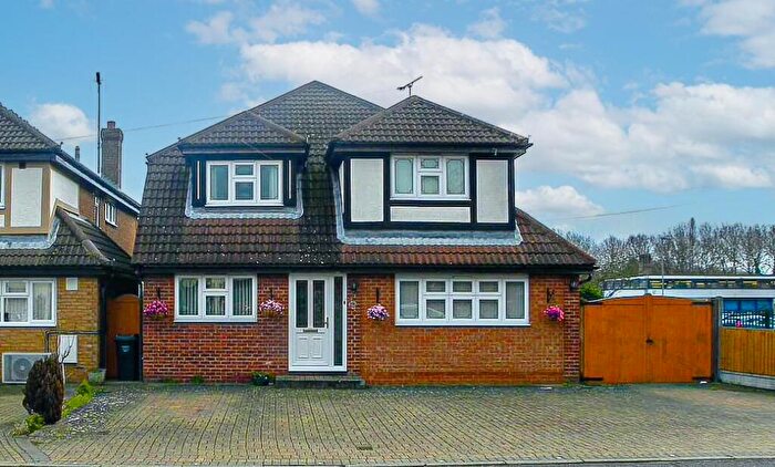 5 Bedroom Detached House For Sale In ** Chain Free ** Church Road, Laindon, Basildon, SS15