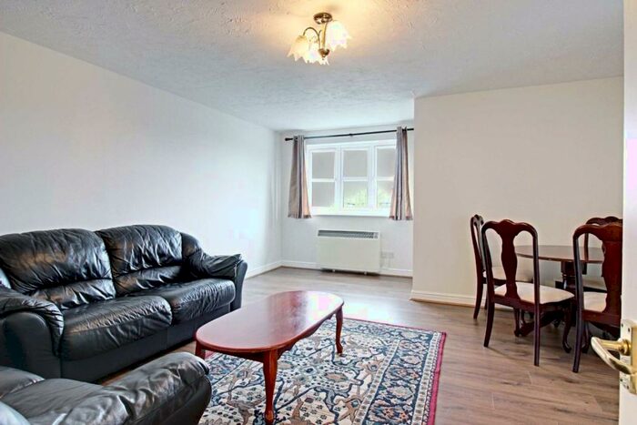 2 Bedroom Flat To Rent In Vanderville Gardens, East Finchley, N2
