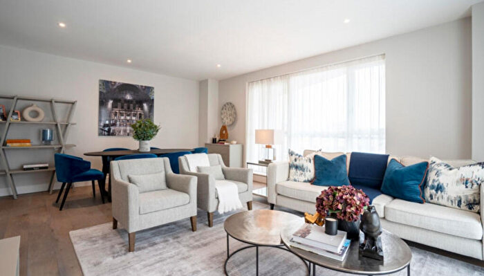 2 Bedroom Apartment To Rent In Westferry Circus, London, E14