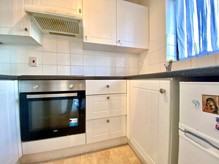 1 Bedroom Maisonette To Rent In Rochford Gardens, SL2