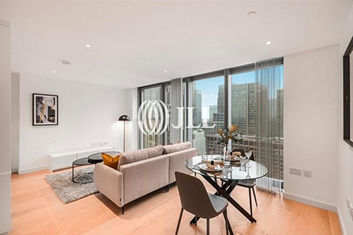 Flat To Rent In Landmark Pinnacle, Marsh Wall, E14