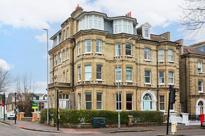2 Bedroom Flat To Rent In The Drive, Hove, BN3