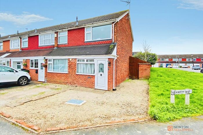 3 Bedroom End Of Terrace House For Sale In Kennedy Way, Leicester Forest East, LE3