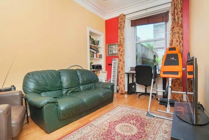 2 Bedroom Flat To Rent In Moncrieff Terrace, Edinburgh, EH9