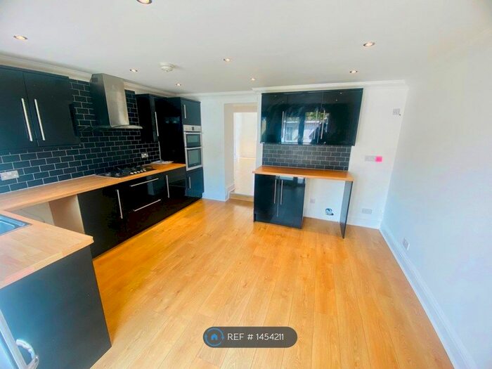 4 Bedroom Terraced House To Rent In Willow Avenue, Glasgow / Bishopbriggs, G64