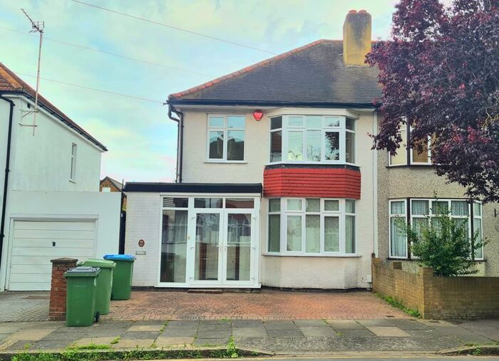 3 Bedroom Semi-Detached House To Rent In Eastnor Road, London, SE9