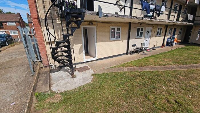 Studio To Rent In Dallow Road, Luton, LU1