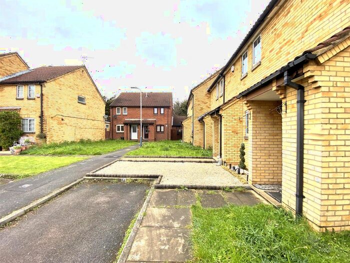 2 Bedroom Semi-detached House To Rent In Badgers Close, Hayes, UB3