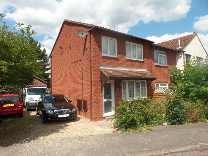 3 Bedroom Semi-Detached House To Rent In Challacombe, Furzton, MK4