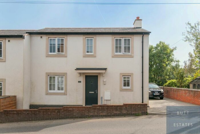 2 Bedroom Semi-Detached House For Sale In Estuary View Cottage, EX6