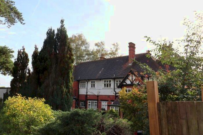 3 Bedroom Flat To Rent In Sandy Lane, Woking, GU22