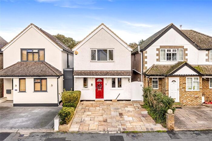 3 Bedroom Detached House For Sale In Bourneside Road, Addlestone, Surrey, KT15