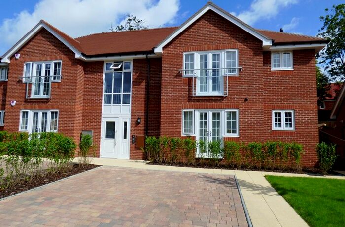 2 Bedroom Flat To Rent In Ladbroke Close, Woodley, Reading, RG5