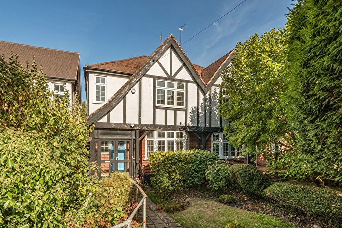 4 Bedroom Semi-Detached House For Sale In Lavender Hill, Enfield, EN2