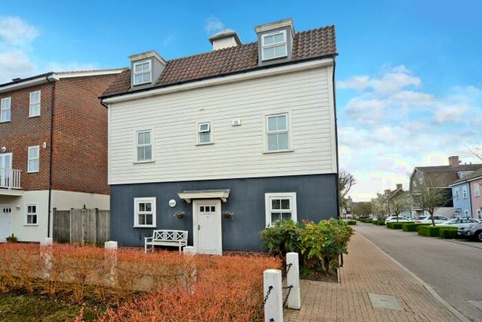 4 Bedroom Detached House To Rent In Beaumont Drive, Worcester Park, KT4