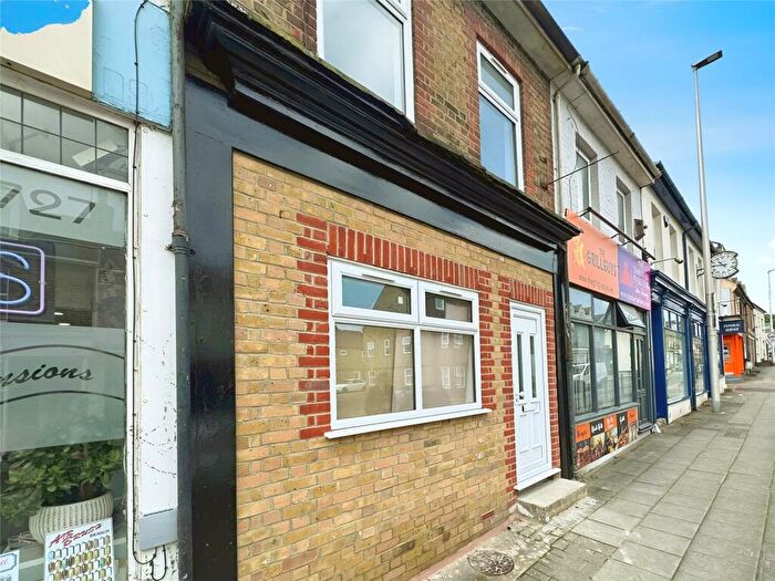 1 Bedroom Flat To Rent In High Street, Rainham, Kent, ME8