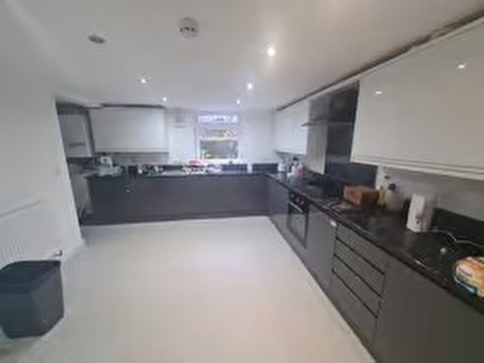 6 Bedroom Terraced House To Rent In Chestnut Avenue, Leeds, West Yorkshire, LS6