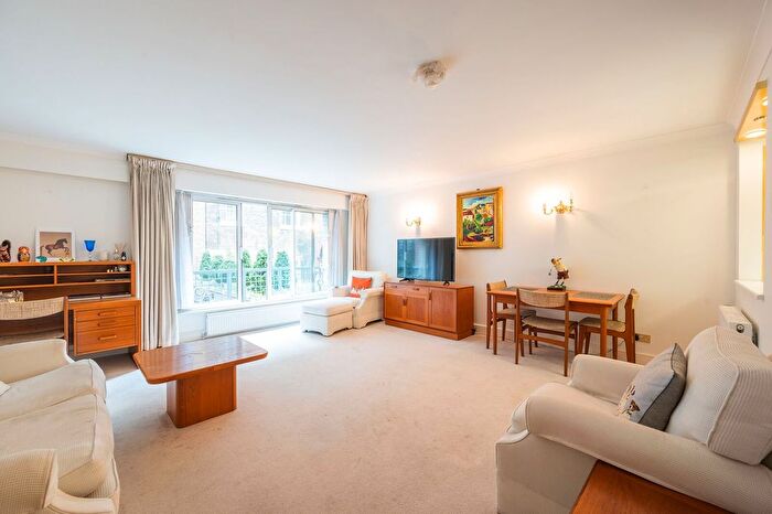 2 Bedroom Flat To Rent In Charles Street, Mayfair, London, W1J