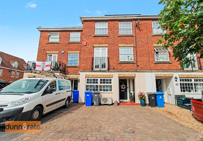 4 Bedroom Town House For Sale In Royal Way, Baddeley Green, Stoke-On-Trent, ST2