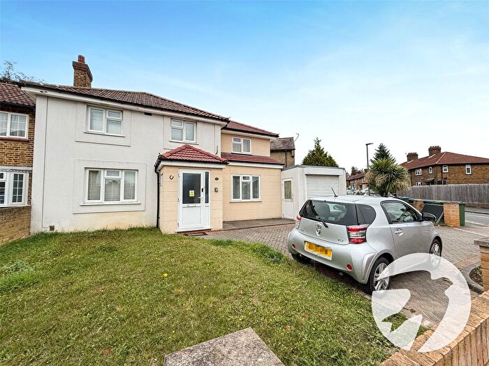 4 Bedroom End Of Terrace House For Sale In Ealdham Square, London, SE9