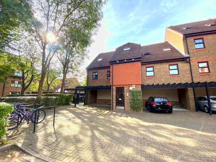 1 Bedroom Flat To Rent In Pursewardens Close, London, W13