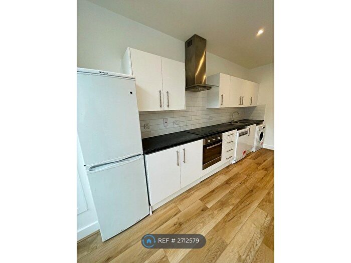 2 Bedroom Flat To Rent In White Church Passage, London, E1