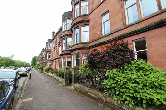 3 Bedroom Flat To Rent In Fotheringay Road, Glasgow, G41