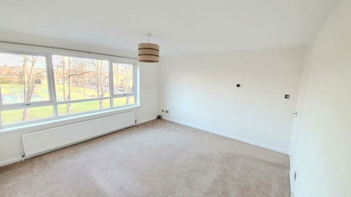 1 Bedroom Flat To Rent In Churchfields, South Woodford, E18