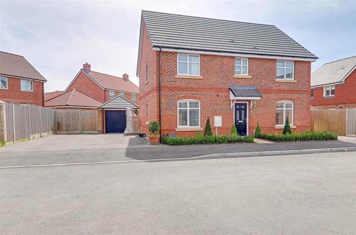 4 Bedroom Detached House For Sale In Dianthus Grove, Durrington, BN13