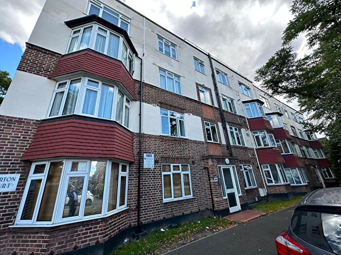 2 Bedroom Flat For Sale In Hainault Road, Leytonstone, E11