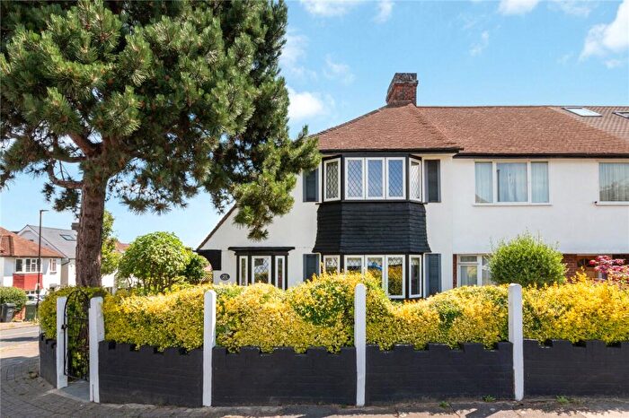 2 Bedroom Semi-Detached House For Sale In Lamberhurst Road, West Norwood, London, SE27