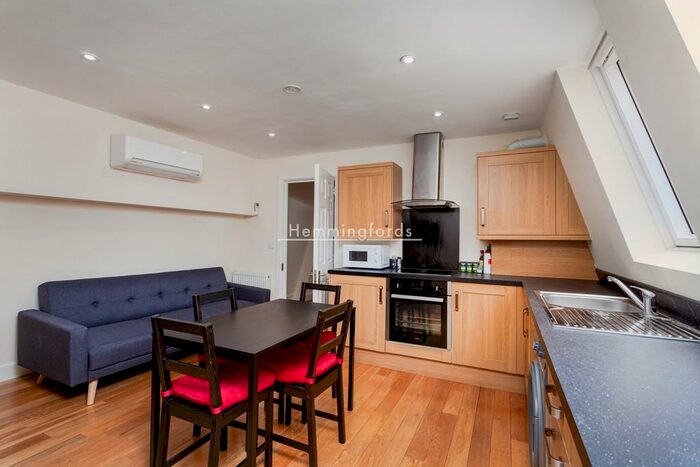 3 Bedroom Apartment To Rent In Camden Road, London, N7