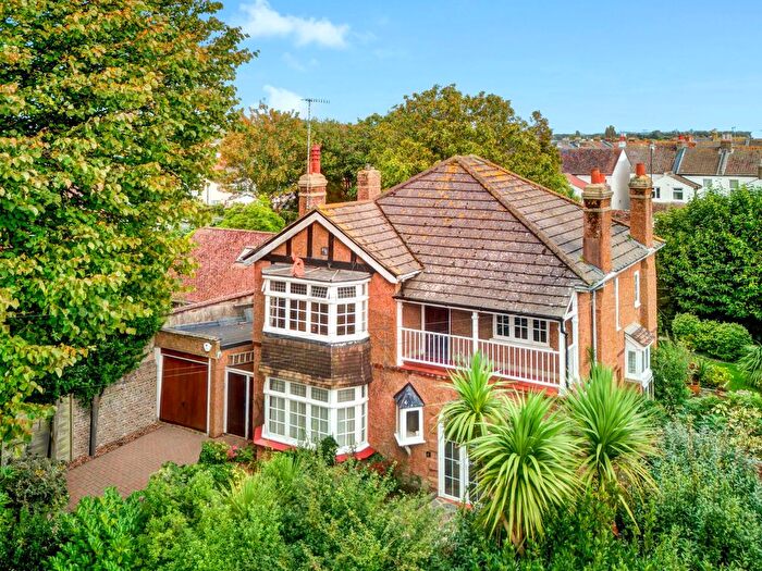 4 Bedroom Detached House For Sale In Homefield Road, Worthing, BN11