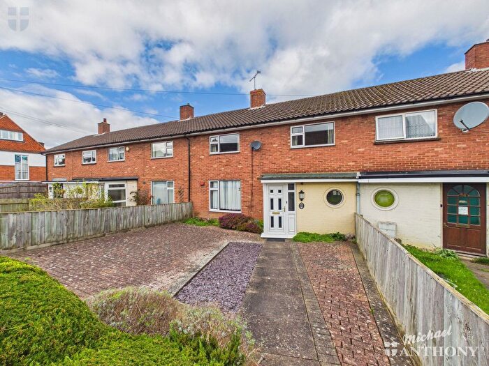 3 Bedroom Terraced House For Sale In Victoria Street, Aylesbury, HP20