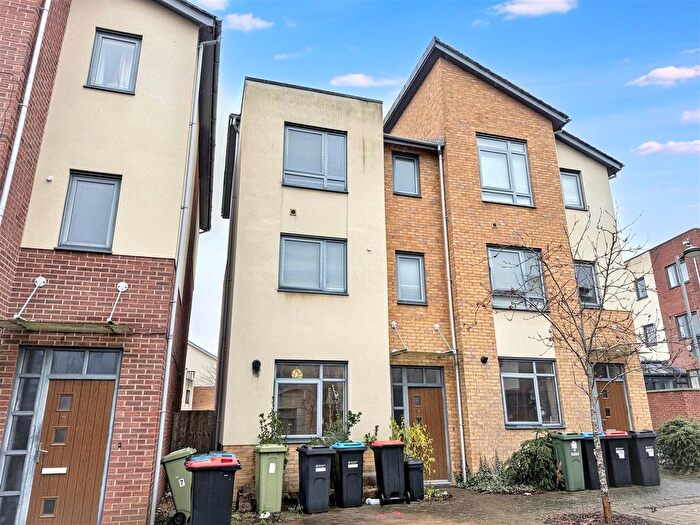 3 Bedroom Property For Sale In Martlet, Ashlands, MK16