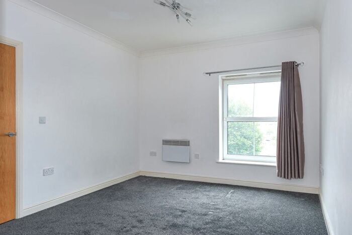 2 Bedroom Flat To Rent In High Road, London, N12