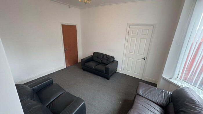 2 Bedroom End Of Terrace House To Rent In Rothay Road, Sheffield, S4