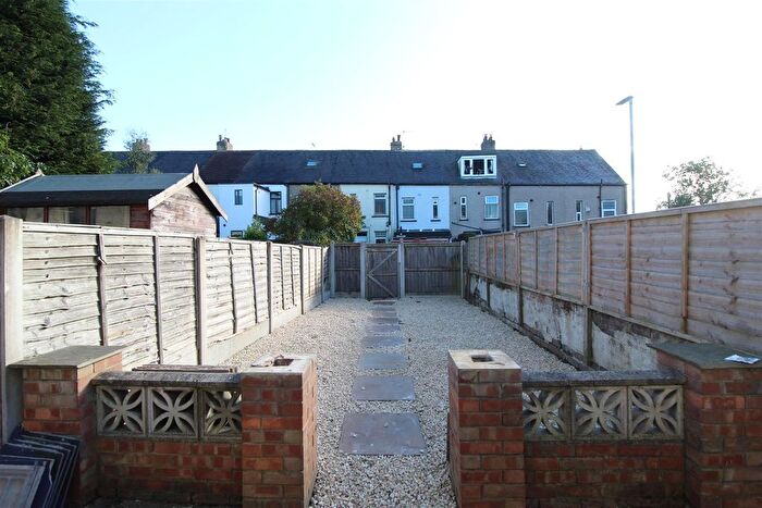 1 Bedroom Flat To Rent In Woodlands Avenue, Stanningley, Pudsey, LS28