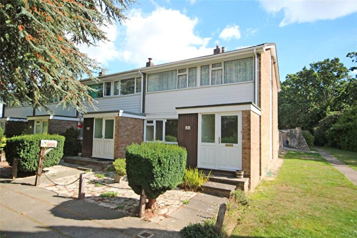 3 Bedroom End Of Terrace House For Sale In Oxey Close, New Milton, Hampshire, BH25