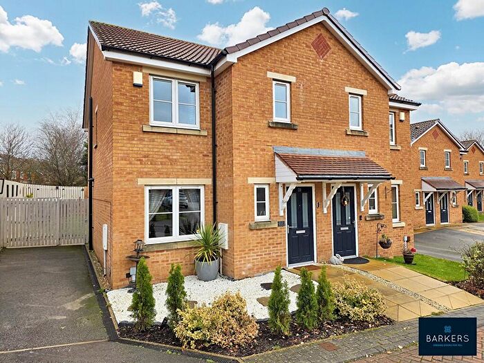 3 Bedroom Semi-Detached House For Sale In Phoenix Way, Gildersome, LS27