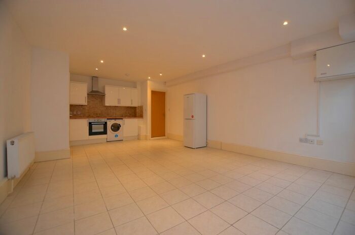 1 Bedroom Flat To Rent In Century Yard, London SE23