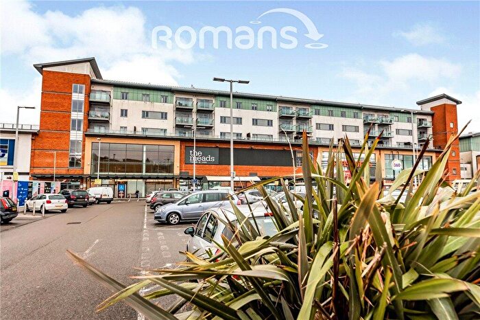 2 Bedroom Apartment For Sale In Queensmead, Farnborough, Hampshire, GU14