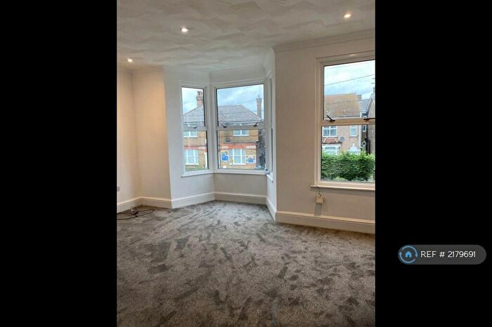 2 Bedroom Maisonette To Rent In The Brent, Dartford, DA1