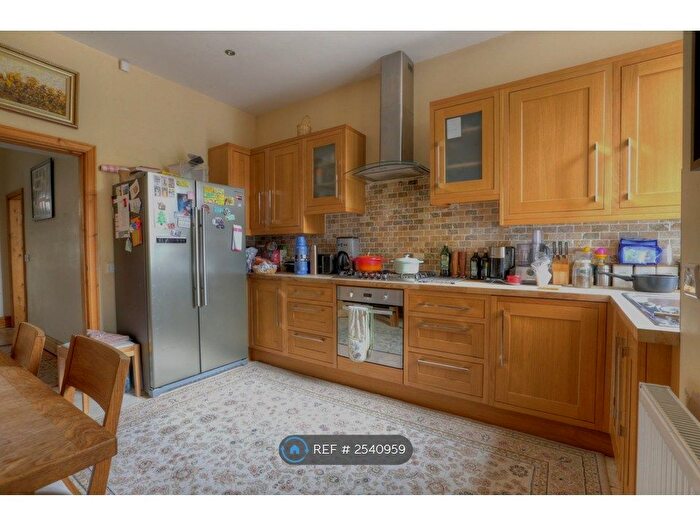 1 Bedroom Flat To Rent In Fallowfield, Manchester, M14