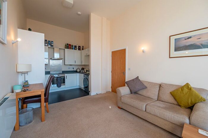 2 Bedroom Flat For Sale In Watery Lane, Worcester, WR2