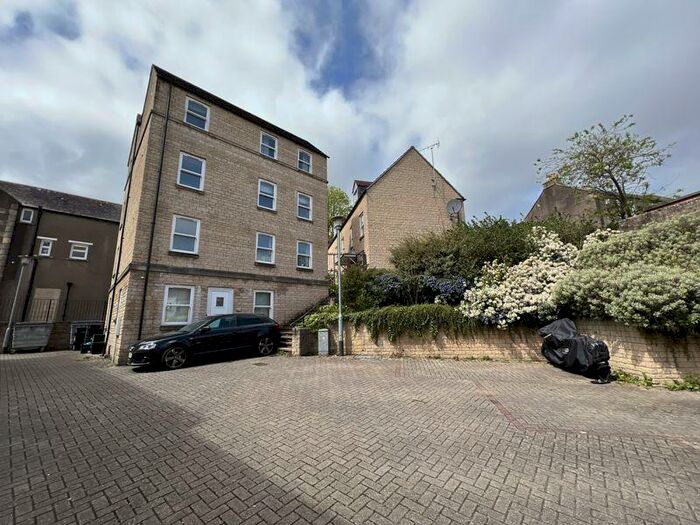 2 Bedroom Apartment To Rent In The Island, Midsomer Norton, BA3