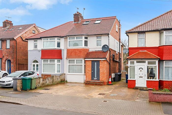 3 Bedroom Flat To Rent In Cotswold Gardens, London, NW2