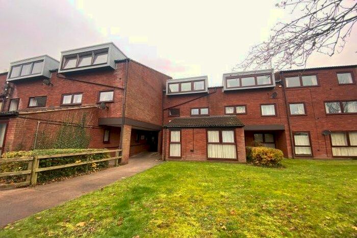 2 Bedroom Flat To Rent In Campion, Sutton Coldfield, B74