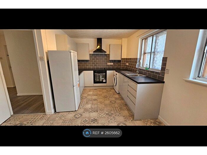 1 Bedroom Flat To Rent In Northumberland Court, Hounslow, TW3